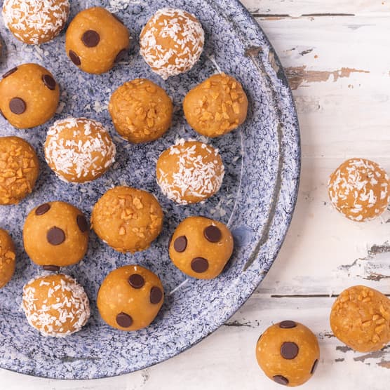 Voici une recette de pâte à biscuits crue et santé à concocter avec les enfants