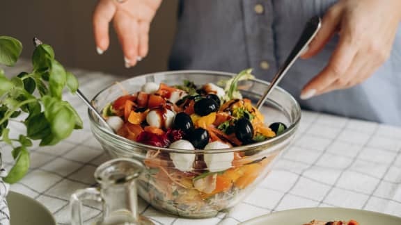 Ralentir les cheveux blancs grâce à l’alimentation ? Voici ce que dit la science