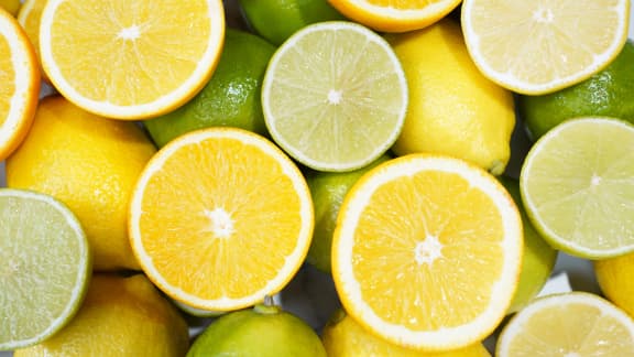 Voici 5 effets sur le corps lorsqu'on boit de l'eau citronnée tous les jours