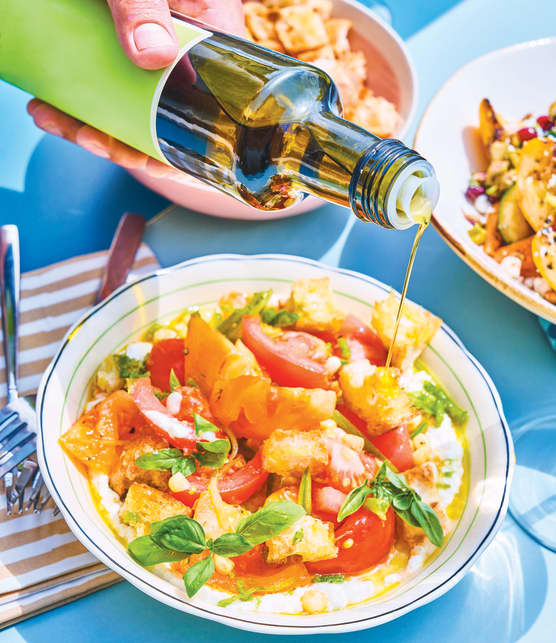 Salade de tomates, de maïs, de pois sucrés et de ricotta