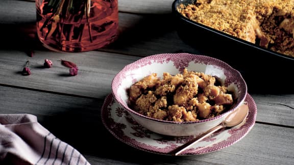 Croustade pommes-rhubarbe aux biscuits Graham et aux amandes