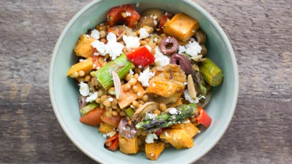 Salade de lentilles, légumes grillés et feta