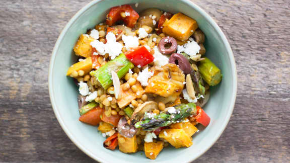 Salade de lentilles, légumes grillés et feta