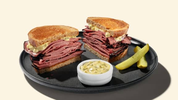 Dimanche soir : Sandwich à la viande fumée et à la moutarde crémeuse