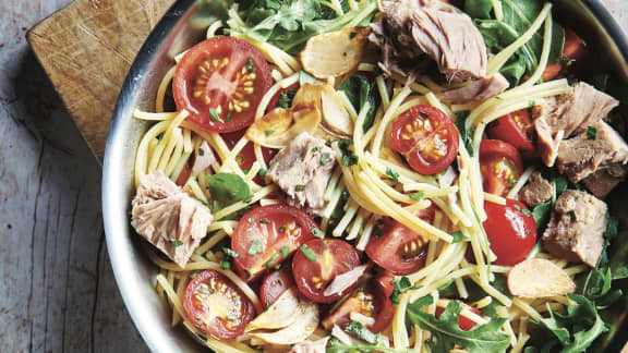 Pâtes au thon, aux tomates et au basilic
