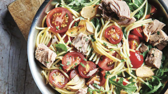 Pâtes au thon, aux tomates et au basilic
