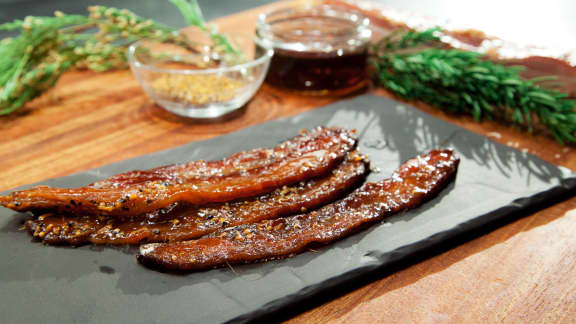 Bacon laqué à l'érable et aux épices à steak