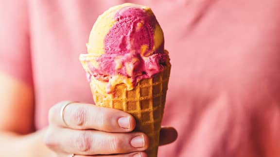 Glace à la framboise et à la mangue