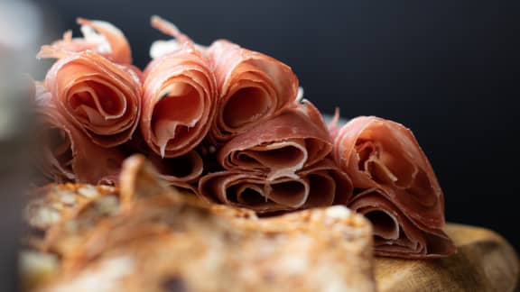 Des viandes froides et charcuterie pour sandwich