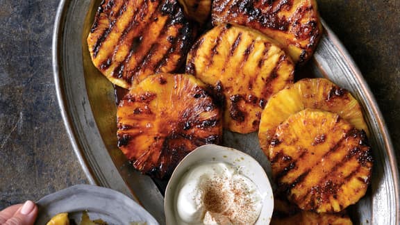 Ananas épicé et grillé