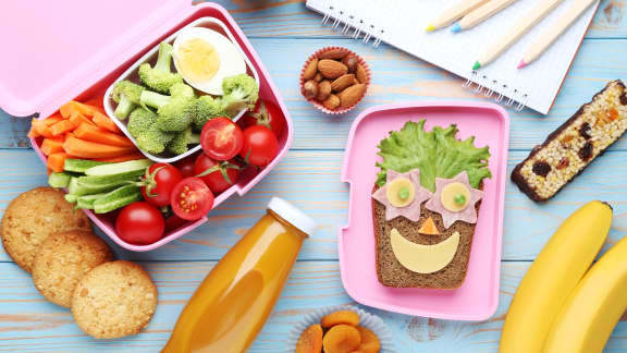 Les 4 aliments que les nutritionnistes ajoutent toujours à la boîte à lunch des enfants (et ceux qu'ils évitent)