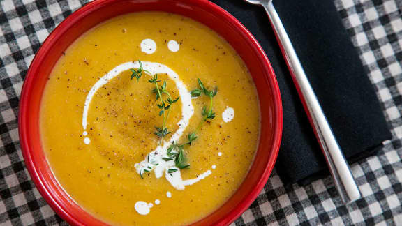 Velouté de chou-fleur, courge musquée et pomme