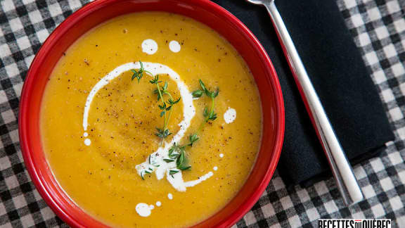 Velouté de chou-fleur, courge musquée et pomme