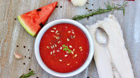 Soupe froide de melon d’eau au basilic