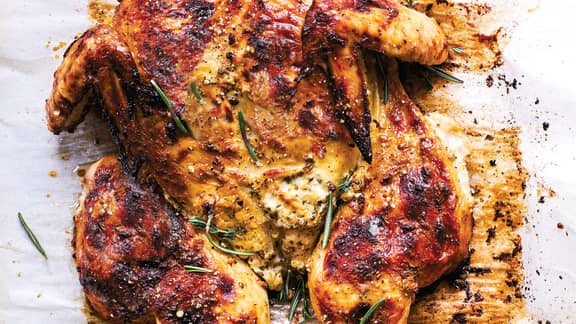 Poulet en crapaudine au fromage de chèvre et aux fines herbes