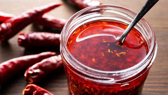 Voici comment faire son huile de chili croustillante maison !