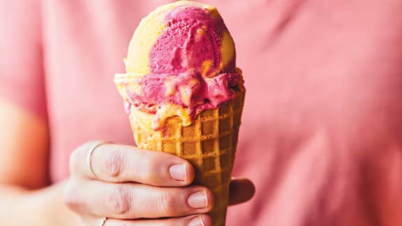 Glace à la framboise et à la mangue