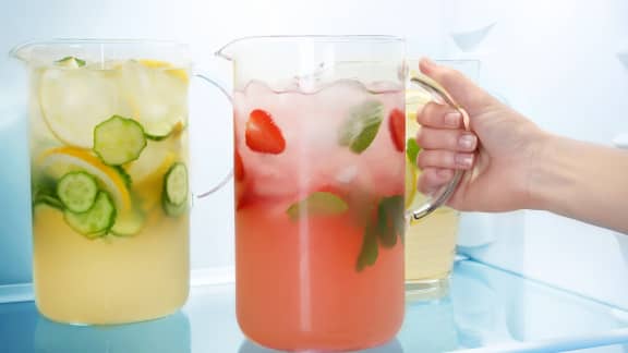 Ces 5 astuces vous aideront à boire plus d’eau en été