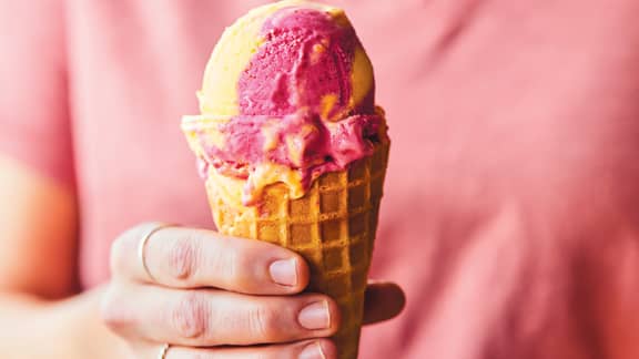 Glace à la framboise et à la mangue