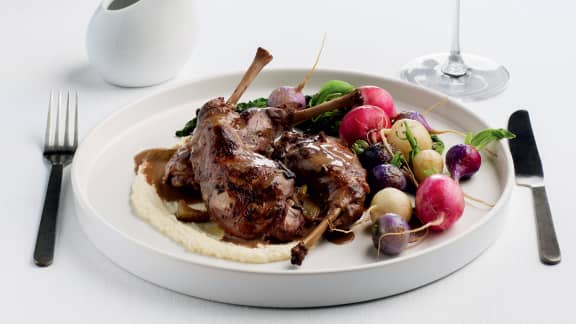 Lapin braisé à la moutarde de Dijon et au vin rouge