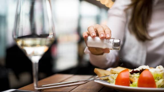 Que manger (et éviter) pendant ses règles pour soulager les symptômes