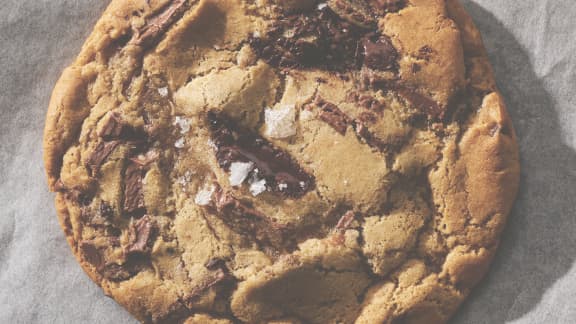 Rouleaux de pâte à biscuits aux morceaux de chocolat
