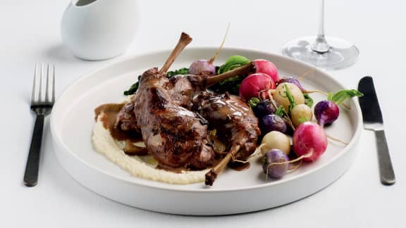 Lapin braisé à la moutarde de Dijon et au vin rouge