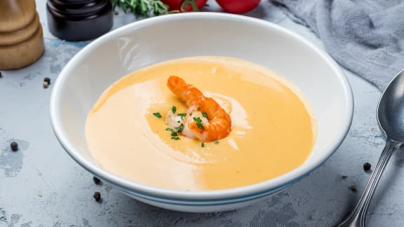 Soupe froide de carotte et orange à la citronnelle et tartare de crevettes