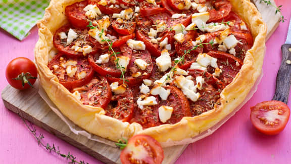 Vendredi : Tarte aux tomates confites, oignons caramélisés, feta et thym