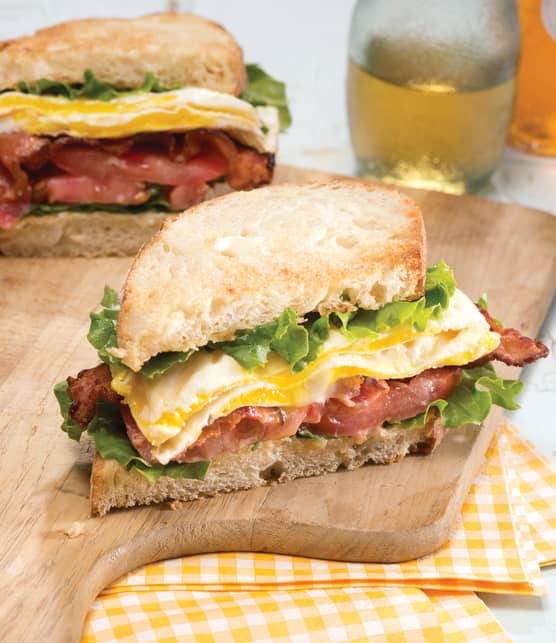 Sandwich BLT à l'oeuf mi-cuit