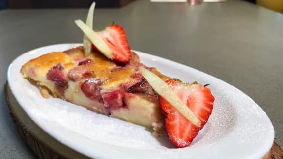 Clafoutis fraises et rhubarbe