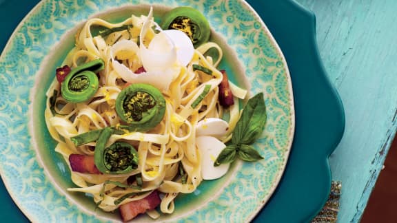 Lundi : Tagliatelles citronnées aux têtes-de-violon et jambon croustillant