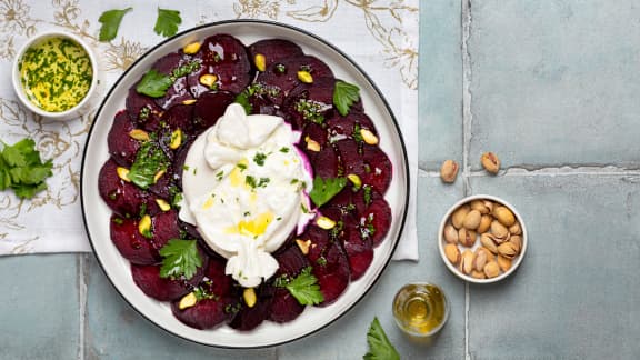 Dimanche midi : Burrata sur carpaccio de betteraves