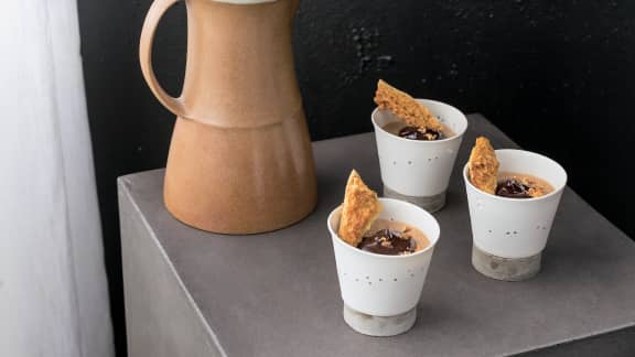 Petits pots de crème moka et tire-éponge