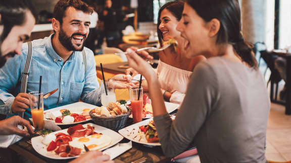 7 restaurants où sortir entre amis pour pas cher en novembre