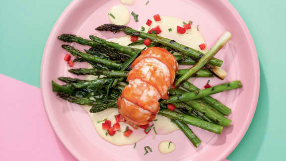 Queue de homard braisée et sa sauce hollandaise aux fraises