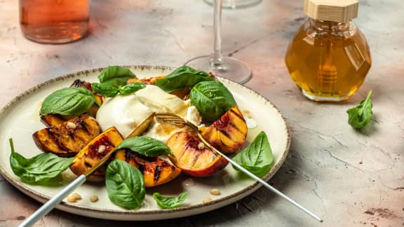 Samedi midi : Burrata aux pêches grillées