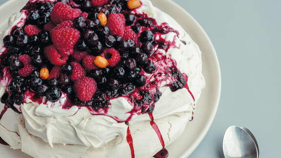 Pavlova aux petits fruits