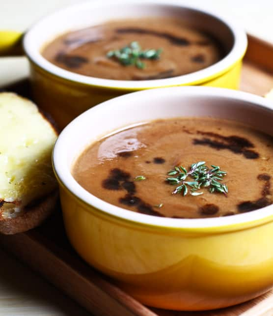 Soupe aux oignons caramélisés et au Marsala