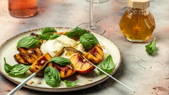 Burrata aux pêches grillées