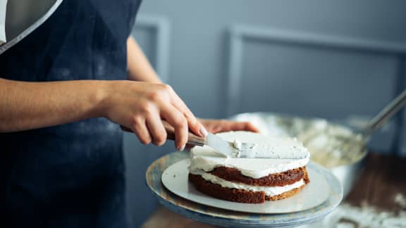 Comment glacer parfaitement un gâteau sans le ruiner