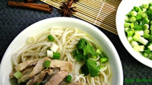 Pho gà (bouillon phô comme au Vietnam)