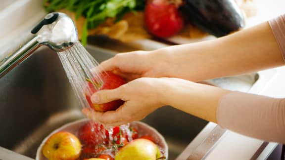 Dans le frigo de... Soeur Angèle