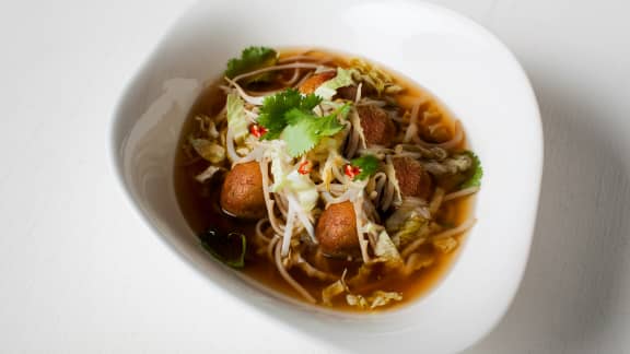 Soupe-repas aux boulettes de lentilles