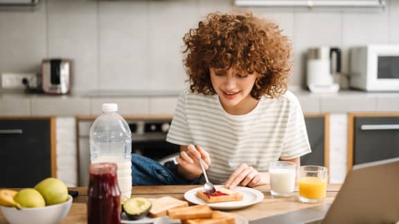 Quel est le meilleur choix pour la santé, du pain grillé ou du pain frais ?