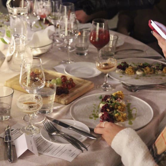 Une incroyable terrasse lumineuse tout l'hiver à découvrir entre amis