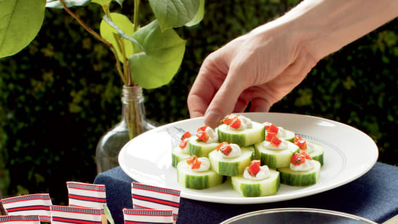 Bouchées de concombre, crème fouettée au chèvre