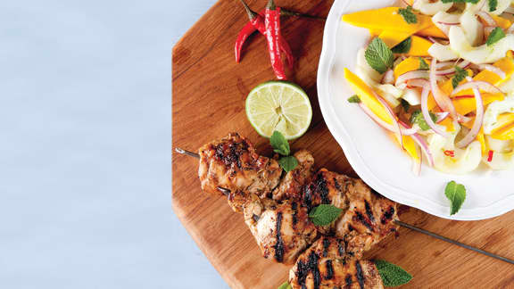 Vendredi : Brochettes de hauts de cuisses de poulet à la jerk, salade de mangue