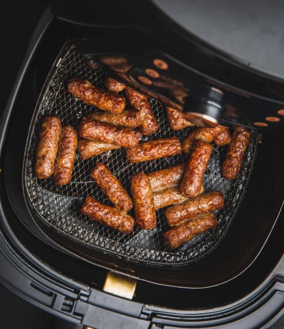 Comment faire cuire des saucisses au air fryer (temps et mode de cuisson)