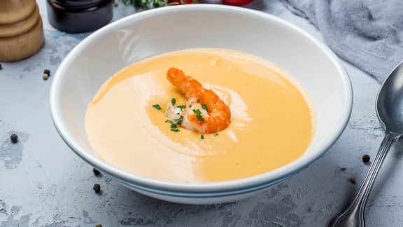 Soupe froide de carotte et orange à la citronnelle et tartare de crevettes